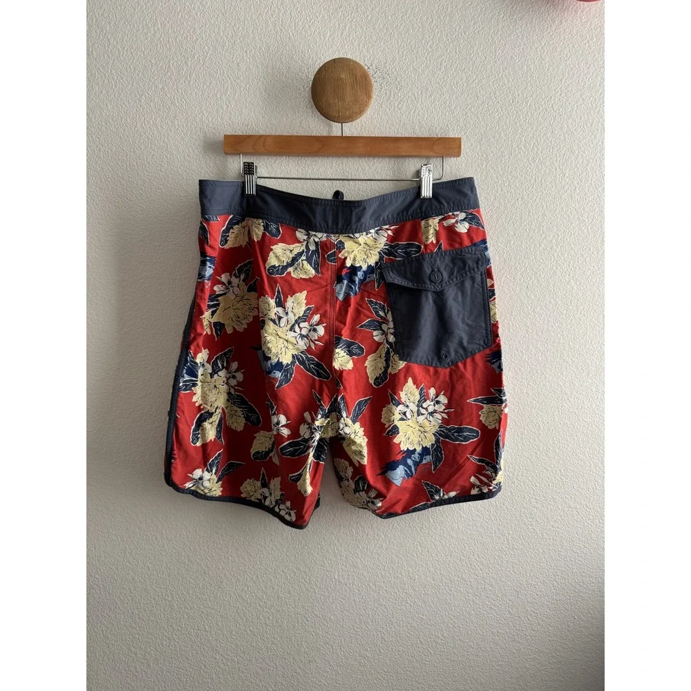 Patagonia Mens 36 Red Floral Tropical Board Shorts Swim Trunks Size 36
